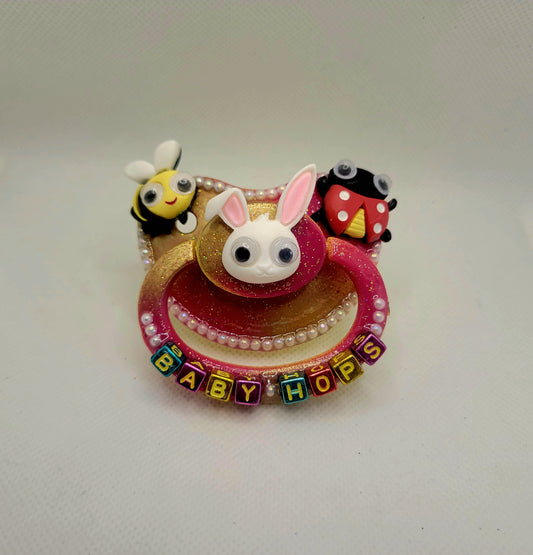 Adult pacifier Baby Hops